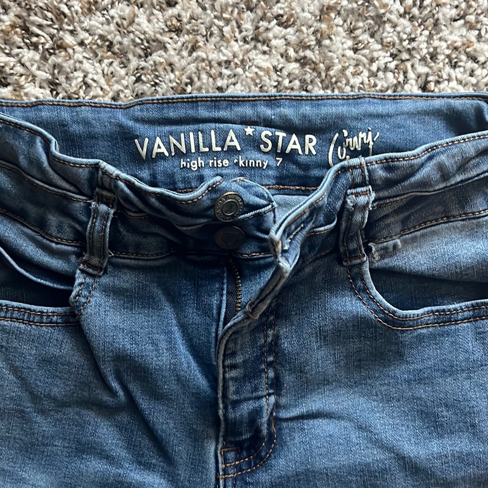 Never worn too tight, high rise skinny jeans in great condition